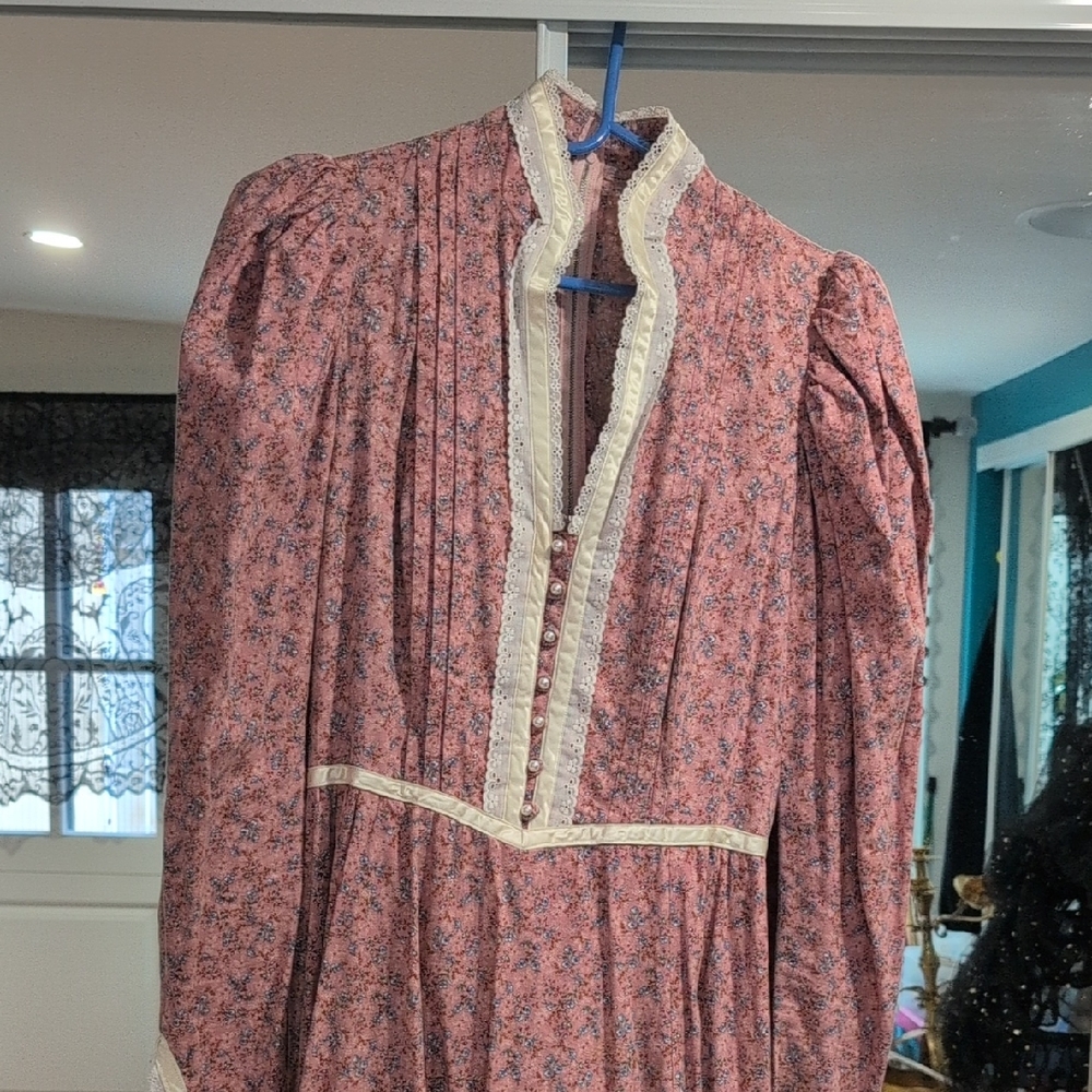 Vintage Handmaid Gunne Sax Style Floral Pink Dress with Lace Trim